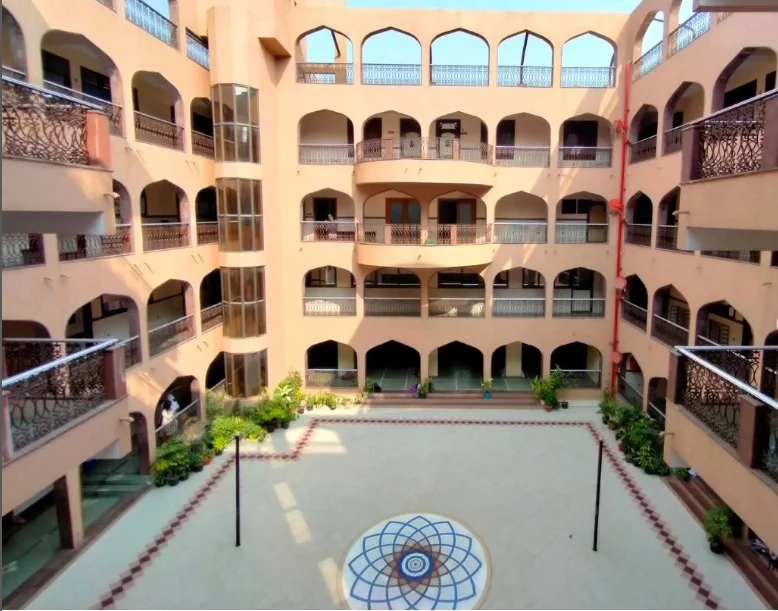Madresah Taiyebiyah School, Surat